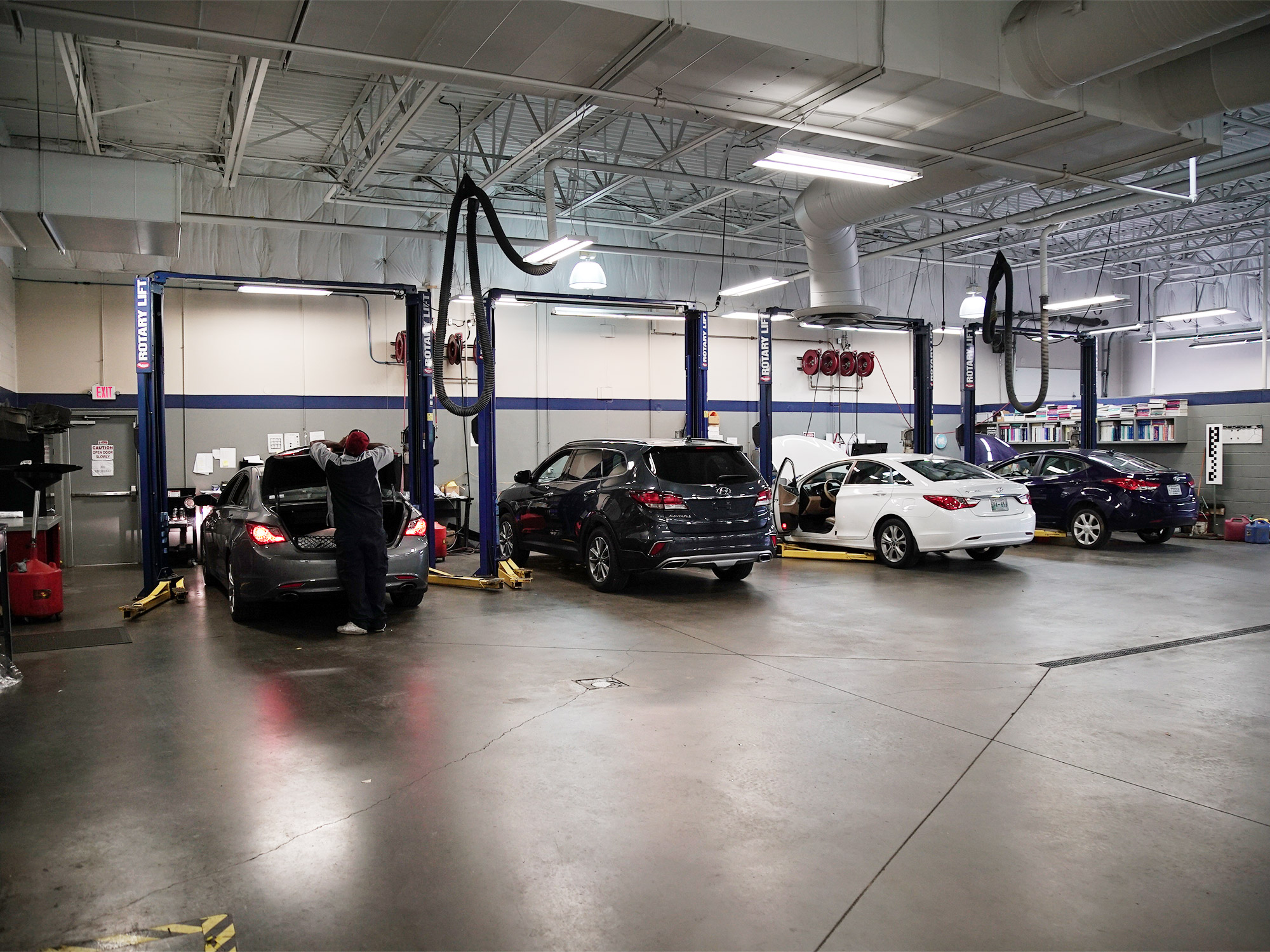 Hyundai of Cool Springs Service Bays